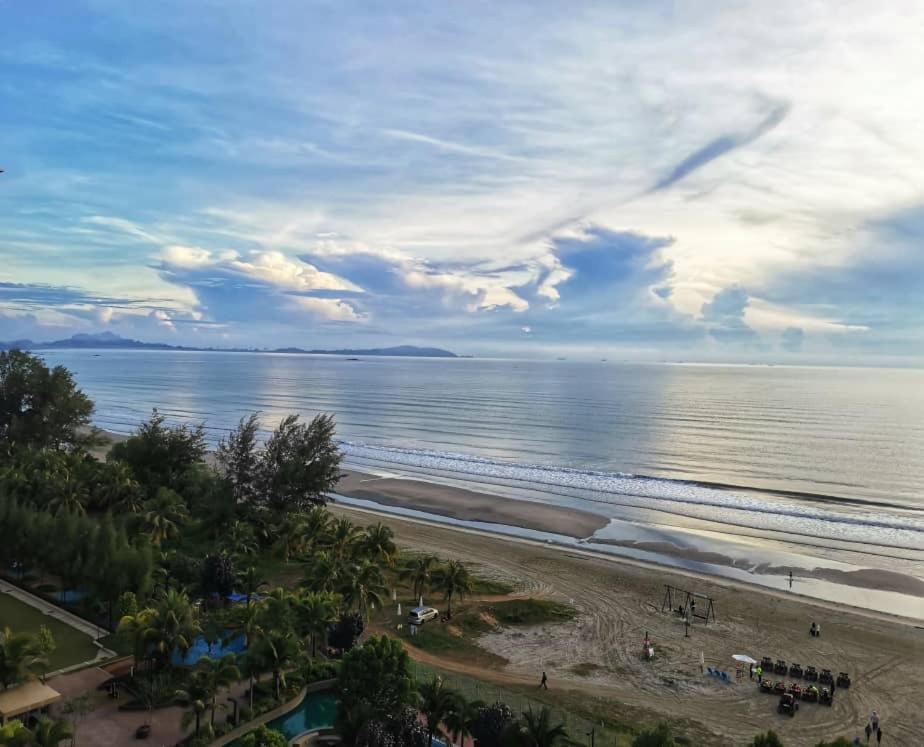 Timurbay Seafront Holiday Pool & Seaview Kuantan Exterior photo