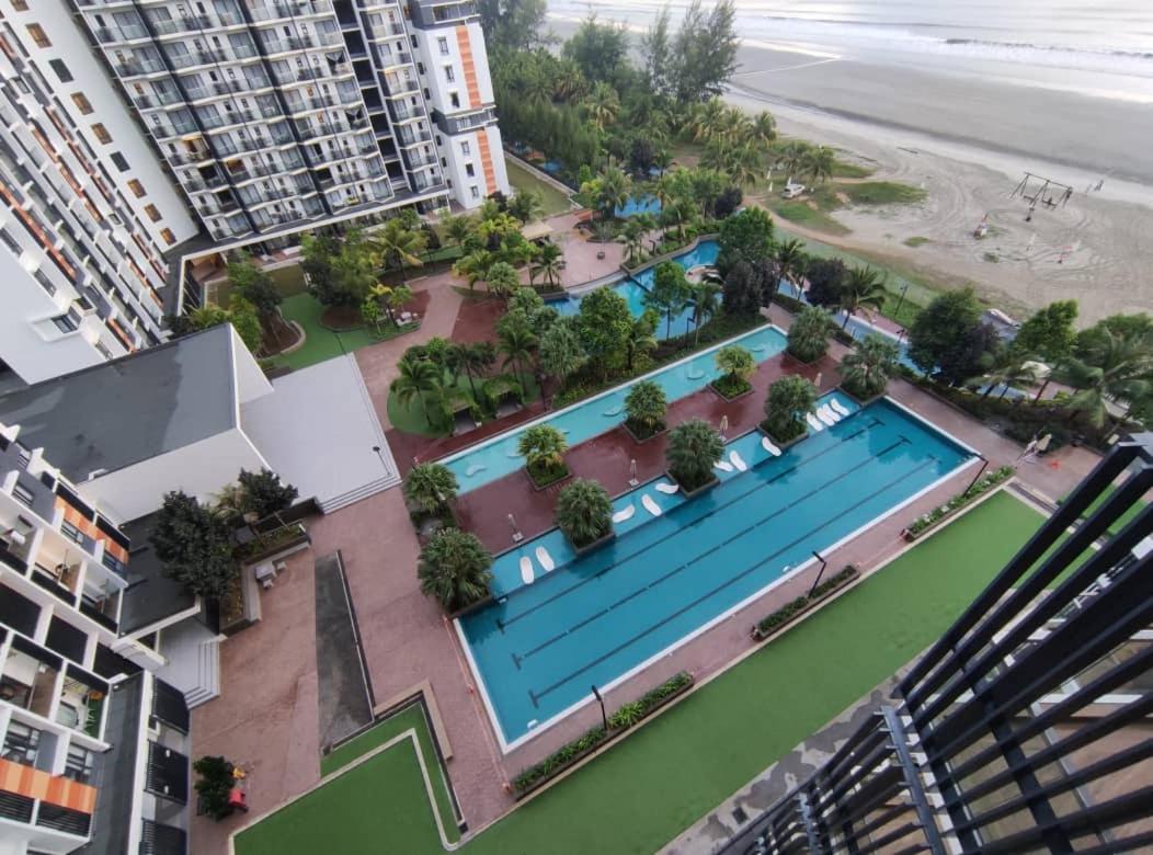 Timurbay Seafront Holiday Pool & Seaview Kuantan Exterior photo